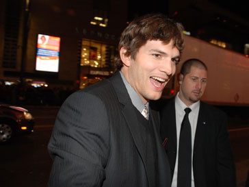 Эштон Катчер (Ashton Kutcher) заменит Чарли Шина Эштон Катчер (Ashton Kutcher) заменит Чарли Шина