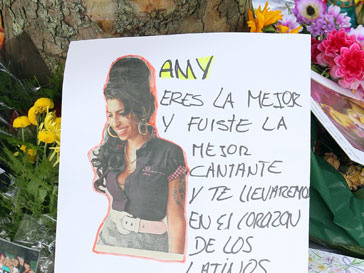 Эми Уайнхаус (Amy Winehouse) подогрела интерес меломанов к ее музыке Эми Уайнхаус (Amy Winehouse) подогрела интерес меломанов к ее музыке
