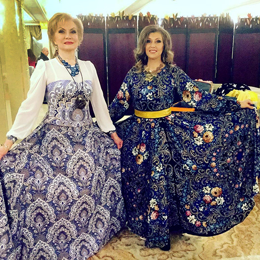 Елизавета Родина и Галина Пешкова перед победным дефиле На конкурсе Миссис бабушка Вселенная петербурженки получили титулы Европа и Галактика