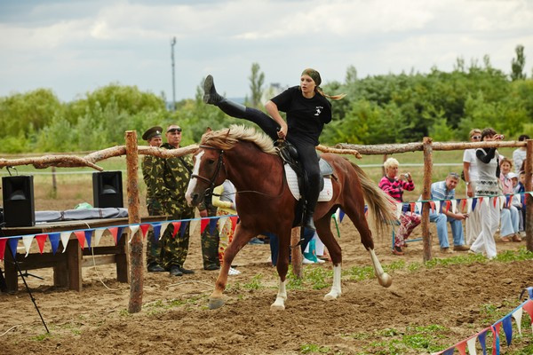 В Волгограде прошли соревнования по казачьей джигитовке В Волгограде прошли соревнования по казачьей джигитовке