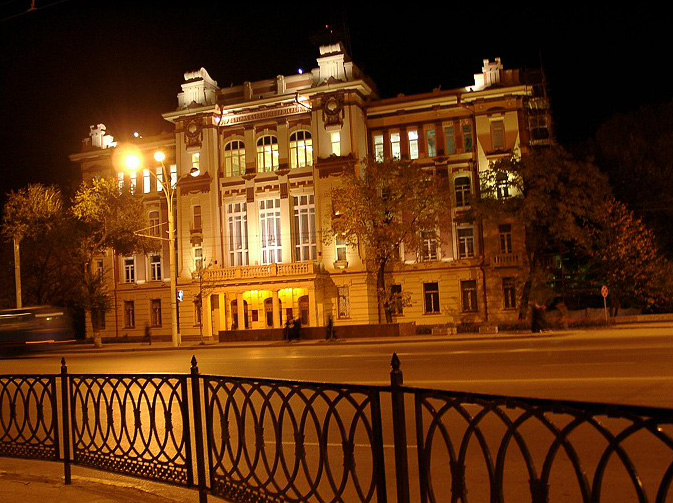 Уставший город провалился в сон...... Уставший город провалился в сон......