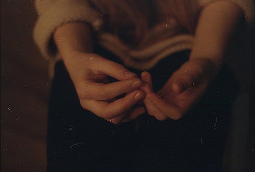 Приходить к тебе, чтоб снова просто вслушиваться в голос; и сидеть на стуле, сгорбясь, и не говорить ни Приходить к тебе, чтоб снова просто вслушиваться в голос; и сидеть на стуле, сгорбясь, и не говорить ни