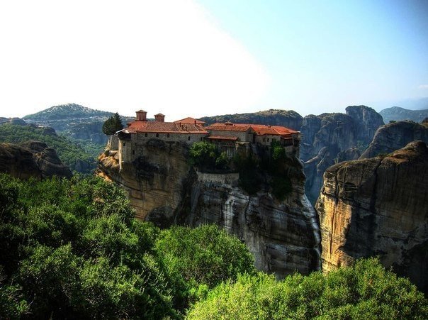 Шесть православных монастырей Метеоры Шесть православных монастырей Метеоры