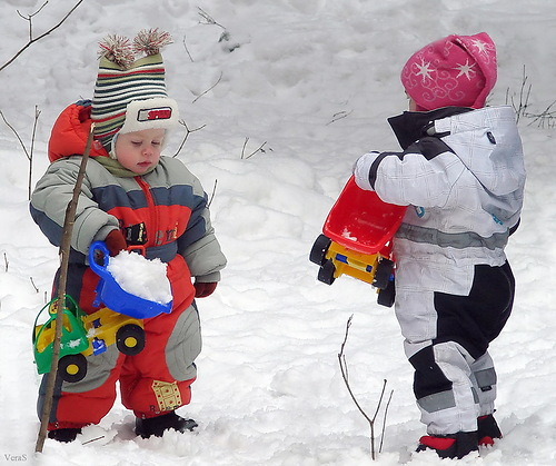 В нашей песочнице все по-взрослому... даже зимой. :0) Готовимся к лету. В нашей песочнице все по-взрослому... даже зимой. :0) Готовимся к лету.