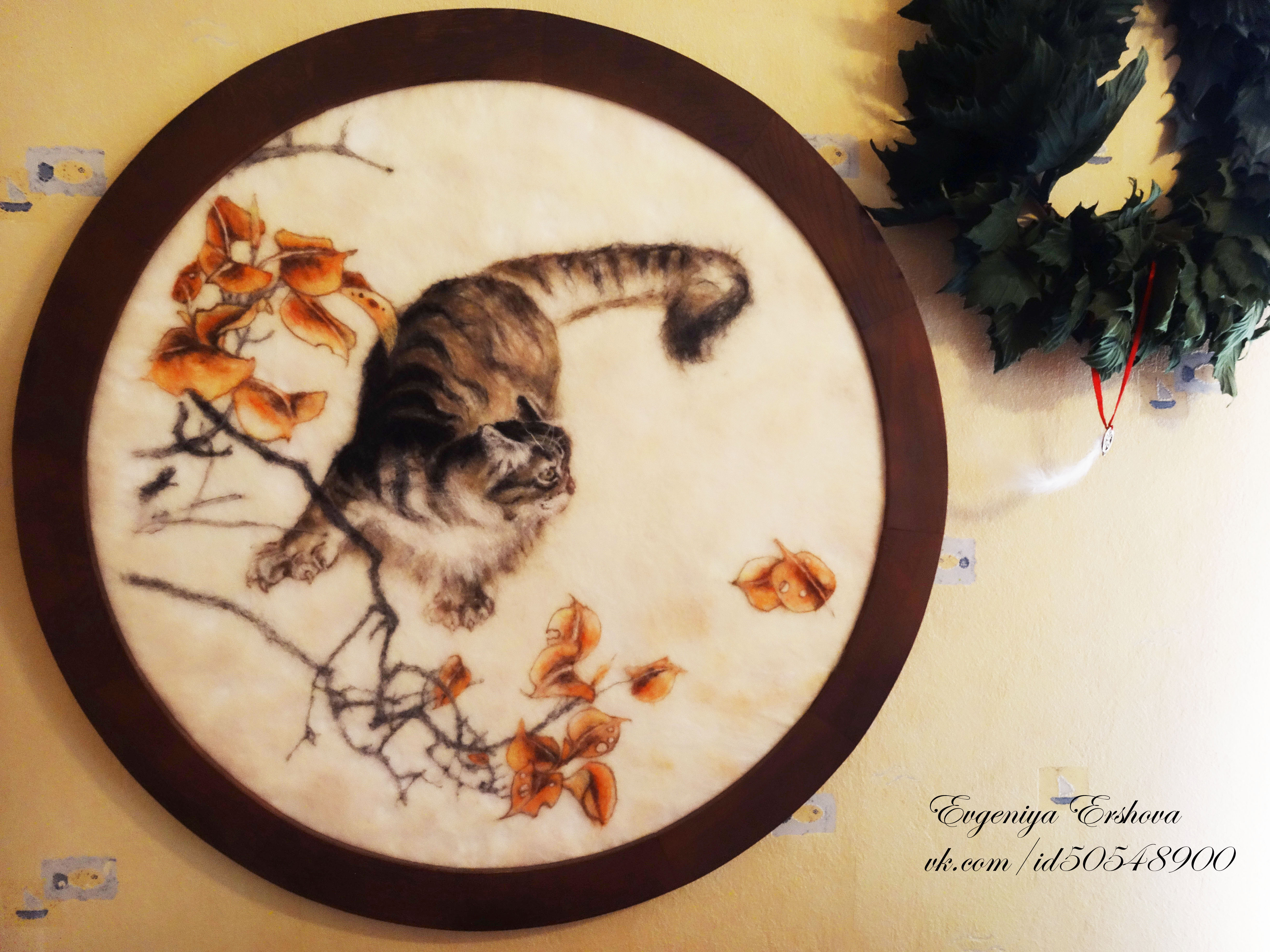 Кот в наличии!;) Картина из 100% натуральной шерсти Диаметр полотна 73см Рама-натуральное дерево (дуб), ручная работа! Кот в наличии!;) Картина из 100% натуральной шерсти Диаметр полотна 73см Рама-натуральное дерево (дуб), ручная работа!