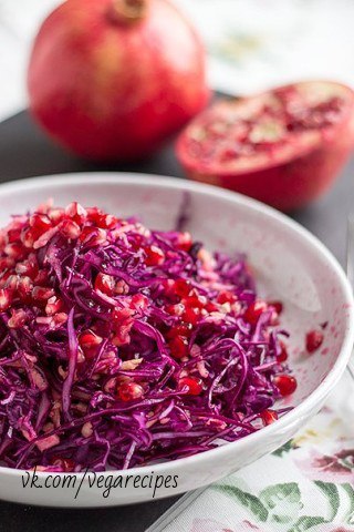 САЛАТ С КРАСНОЙ КАПУСТОЙ И ГРАНАТОМ САЛАТ С КРАСНОЙ КАПУСТОЙ И ГРАНАТОМ