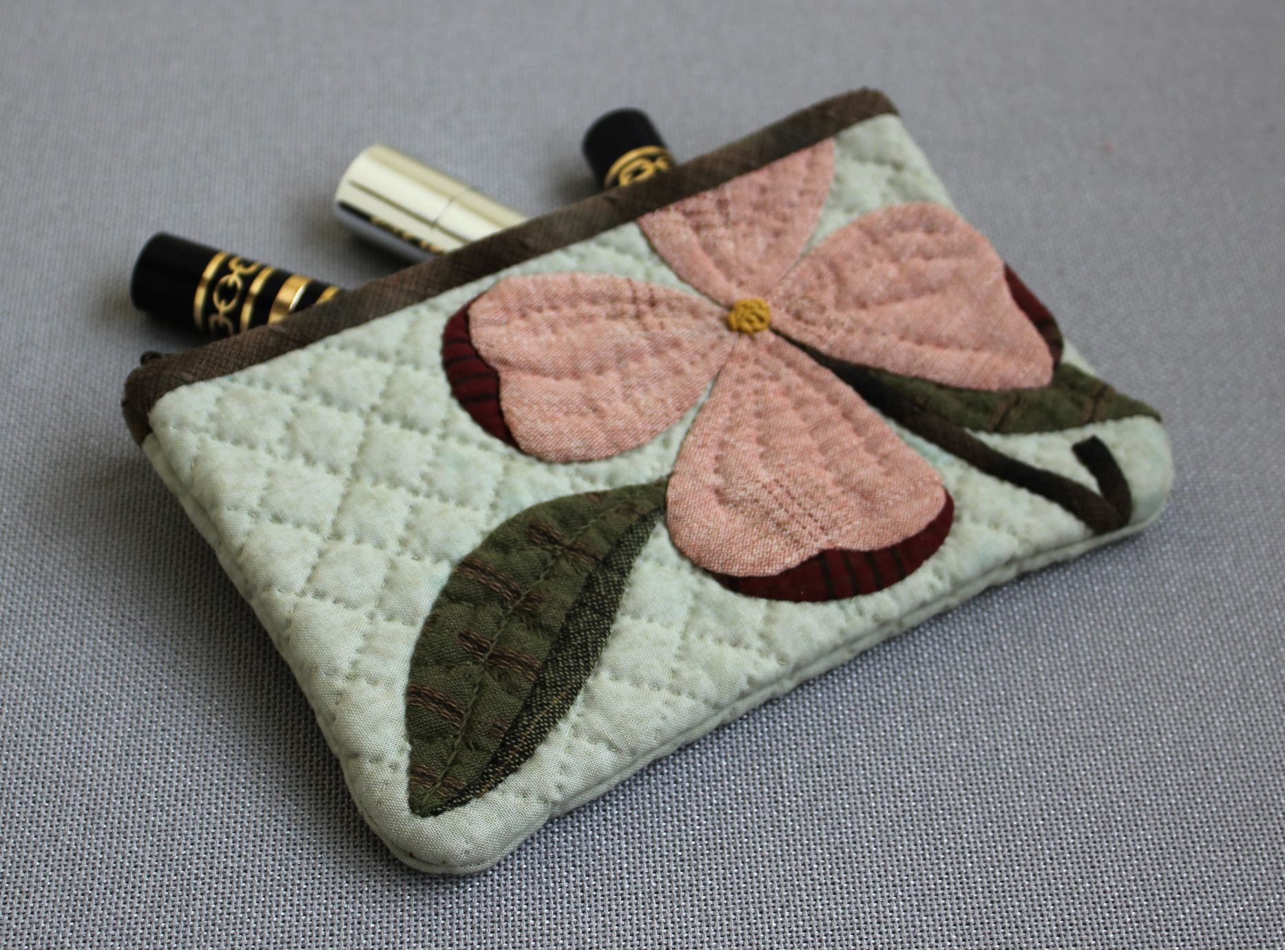 Мастер-класс по японскому пэчворку «Косметичка на молнии» Мастер-класс по японскому пэчворку «Косметичка на молнии»