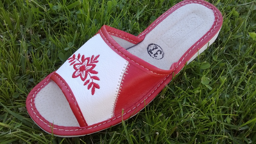 Большая распродажа! Все сюда! Красивые и комфортные тапочки из натуральных материалов. Большая распродажа! Все сюда! Красивые и комфортные тапочки из натуральных материалов.