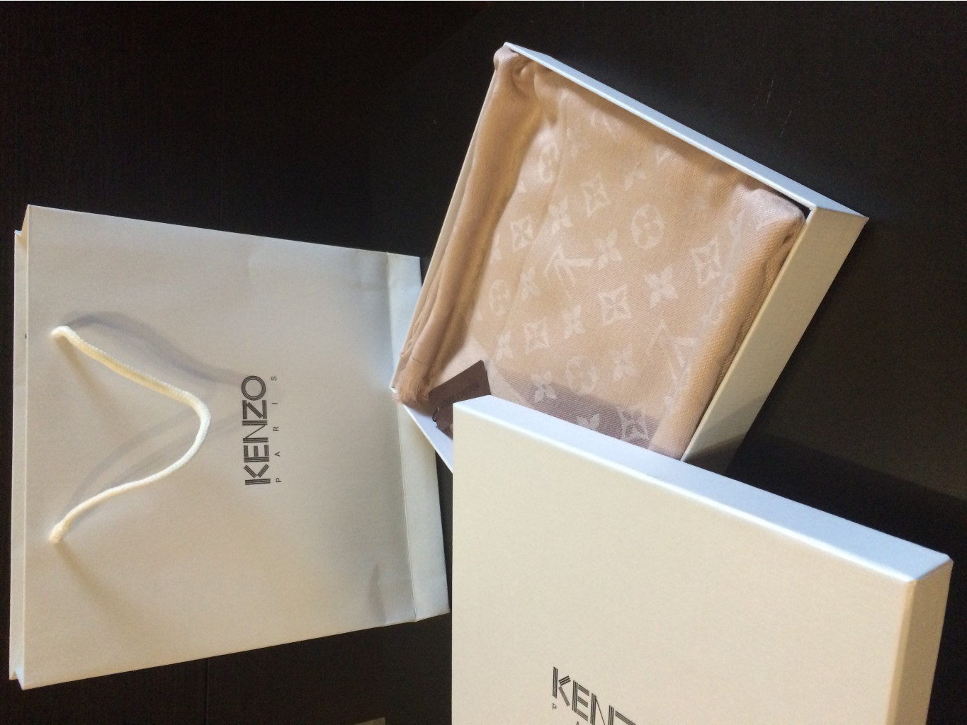 Копии брендов 14. Платки, перчатки из кожи от 380р, палантины, хомуты самые модные и самые современные по приятным ценам. Копии брендов 14. Платки, перчатки из кожи от 380р, палантины, хомуты самые модные и самые современные по приятным ценам.