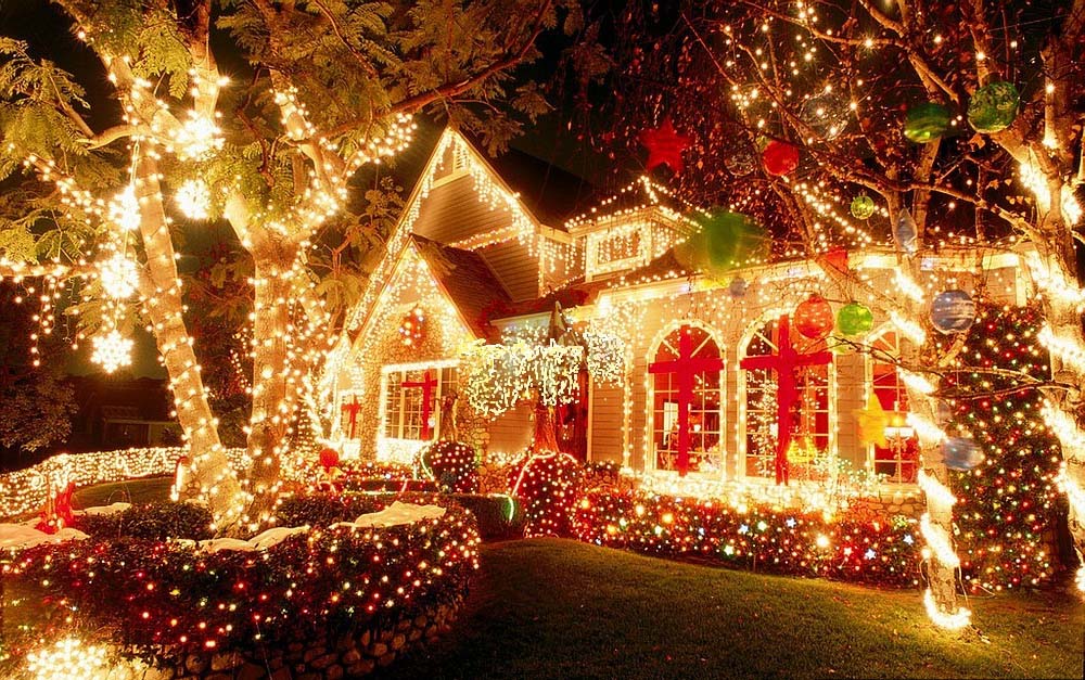 Елки, гирлянды, елочные украшения, бенгальские свечи, мишура, карнавал! Все для создания праздничной атмосферы! Готовимся к Новому Году! Елки, гирлянды, елочные украшения, бенгальские свечи, мишура, карнавал! Все для создания праздничной атмосферы! Готовимся к Новому Году!