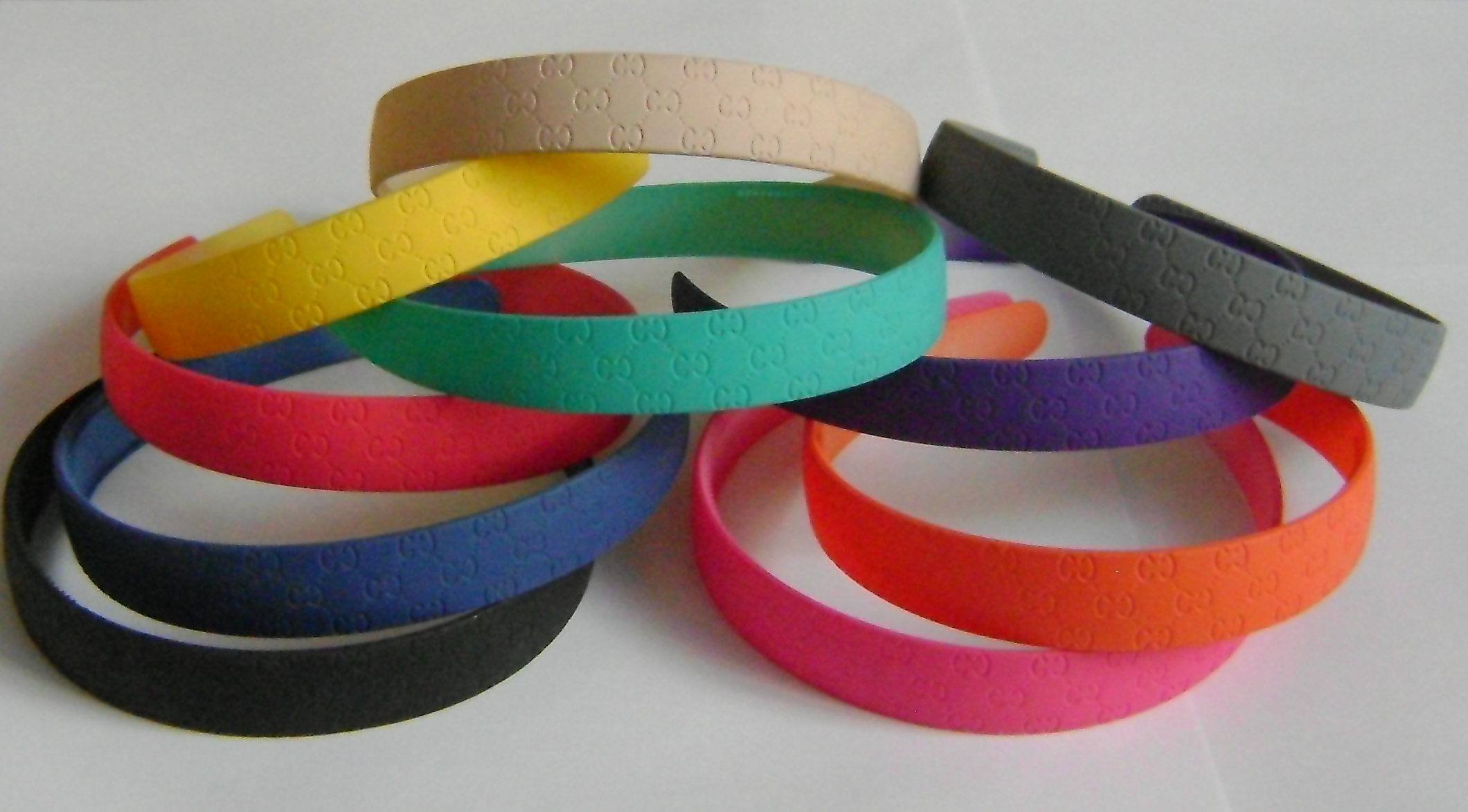 В галерею Пристроя добавила полубусины белые , пайетки молочные и ободки! Заходите)) В галерею Пристроя добавила полубусины белые , пайетки молочные и ободки! Заходите))