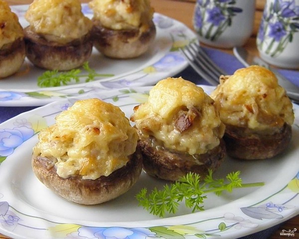 Фаршированные шампиньоны в духовке с сыром Фаршированные шампиньоны в духовке с сыром
