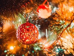 Всех поздравляю с Новым годом! Желаю счастья, здоровья и любви! Всех поздравляю с Новым годом! Желаю счастья, здоровья и любви!