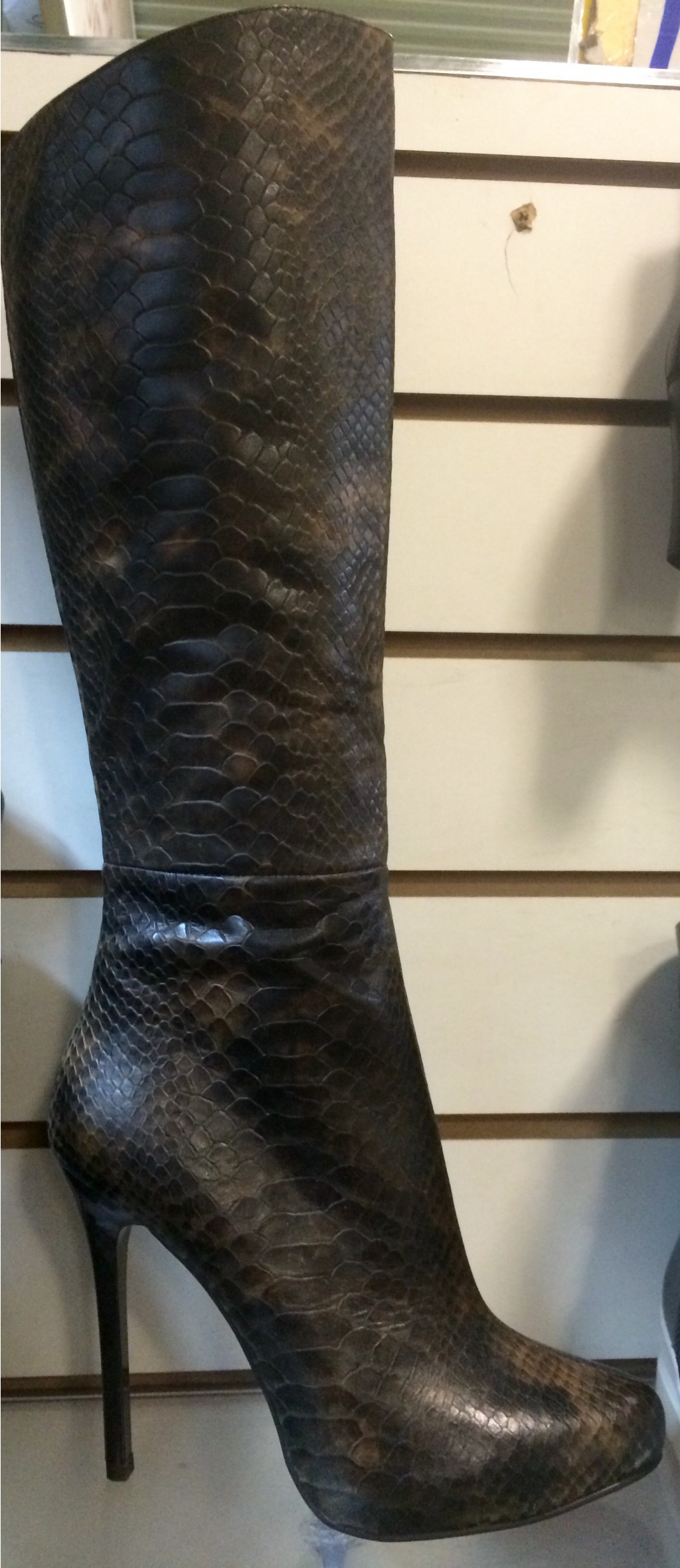 Женские сапоги осенние натур.кожа на 39 р-р за 1 555 р. Женские сапоги осенние натур.кожа на 39 р-р за 1 555 р.