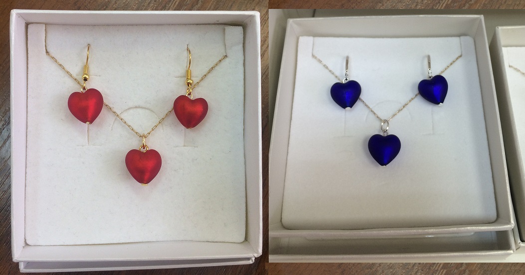 Анонс!! Завтра открою закупку настоящих украшений. Наконец приехали наши любимые, долгожданные комплекты-сердечки! Теперь в двух цветах -синем и красном! Анонс!! Завтра открою закупку настоящих украшений. Наконец приехали наши любимые, долгожданные комплекты-сердечки! Теперь в двух цветах -синем и красном!