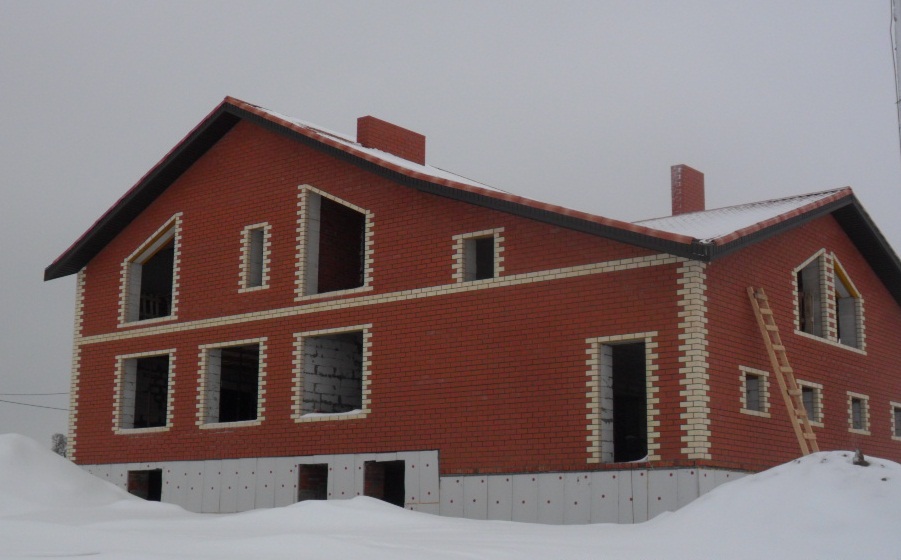 Строительство дома из газосиликатных блоков с облицовкой кирпичем. Строительство дома из газосиликатных блоков с облицовкой кирпичем.