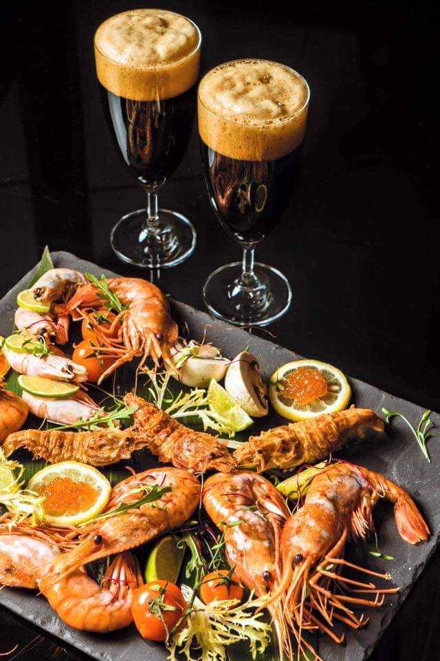 Сказано же: завтрак съежь сам, обедом поделись с другом, а ужин отдай врагу. Мы же жрем так, что кажется, у нас ни друзей, ни врагов... Сказано же: завтрак съежь сам, обедом поделись с другом, а ужин отдай врагу. Мы же жрем так, что кажется, у нас ни друзей, ни врагов...