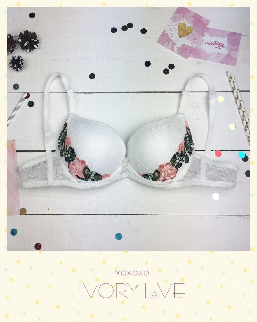 Девочки! Кому очень красивые бюстики недорого? Девочки! Кому очень красивые бюстики недорого?