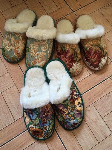 Пристрой по меховой лавке. Овчина 100%. Тапки, сапожки, угги, варежки, перчатки. Пристрой по меховой лавке. Овчина 100%. Тапки, сапожки, угги, варежки, перчатки.