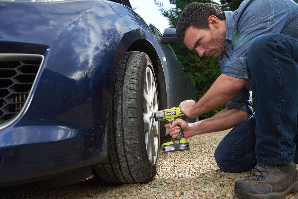 Аккумуляторный ударный гайковерт Ryobi R18IW3-0 One+ Аккумуляторный ударный гайковерт Ryobi R18IW3-0 One+