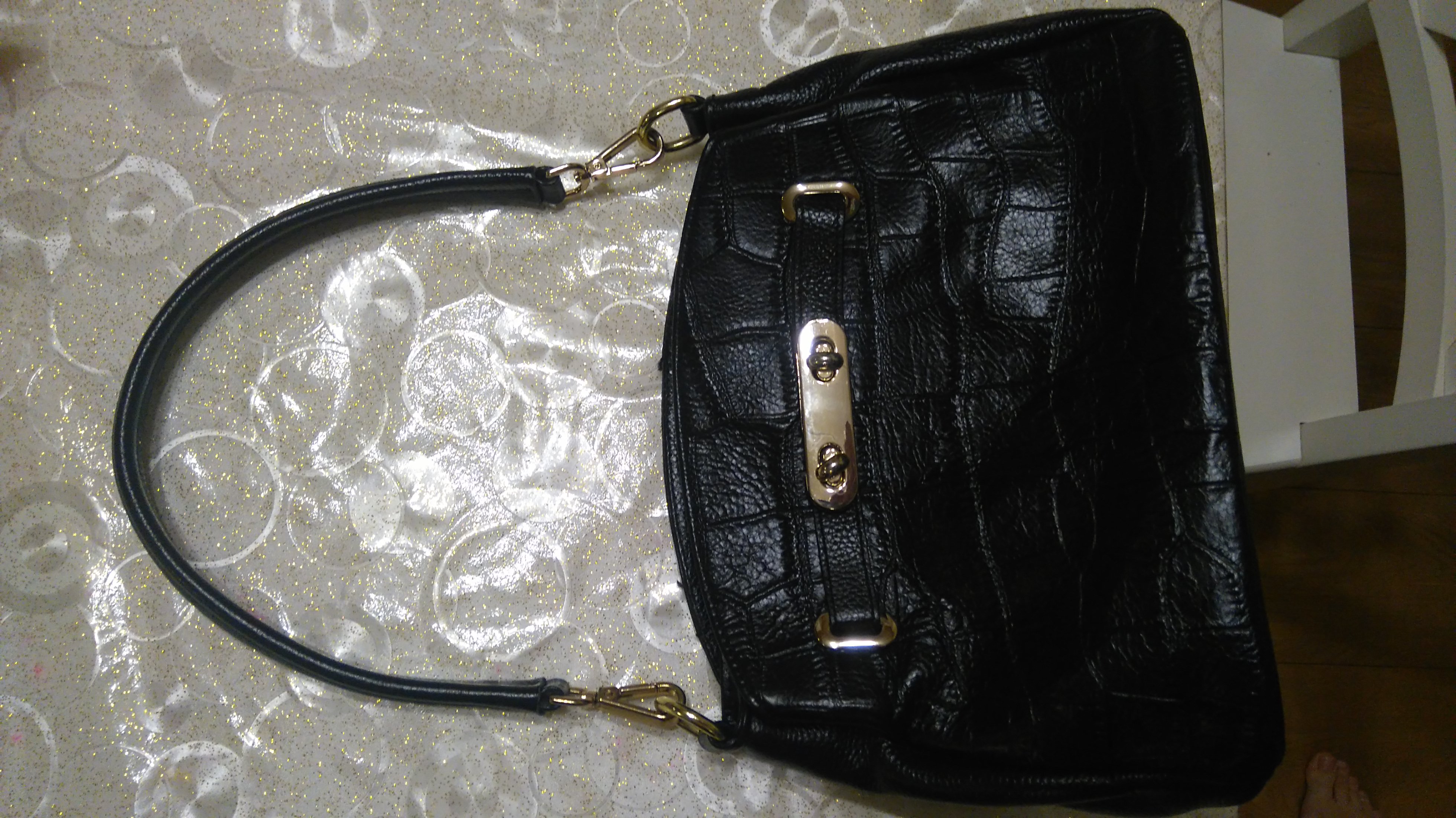 Пристрой бу сумок в состоянии новой! В подарок новый берет на выбор! Пристрой бу сумок в состоянии новой! В подарок новый берет на выбор!