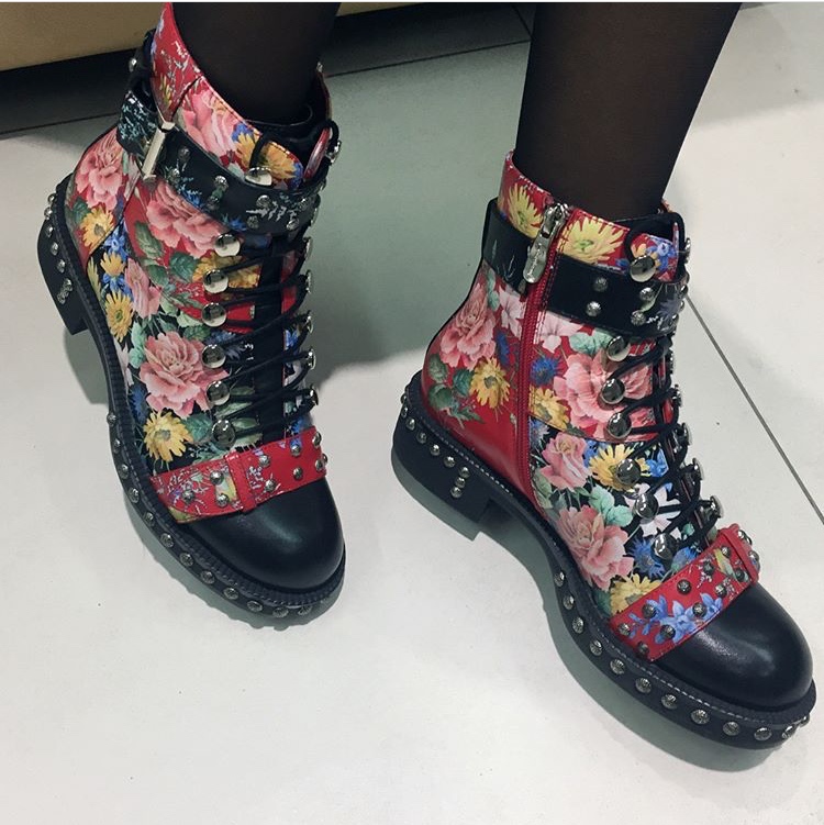 Ищу желающих со мной в ряд. Бронирую 39. Ищу желающих со мной в ряд. Бронирую 39.