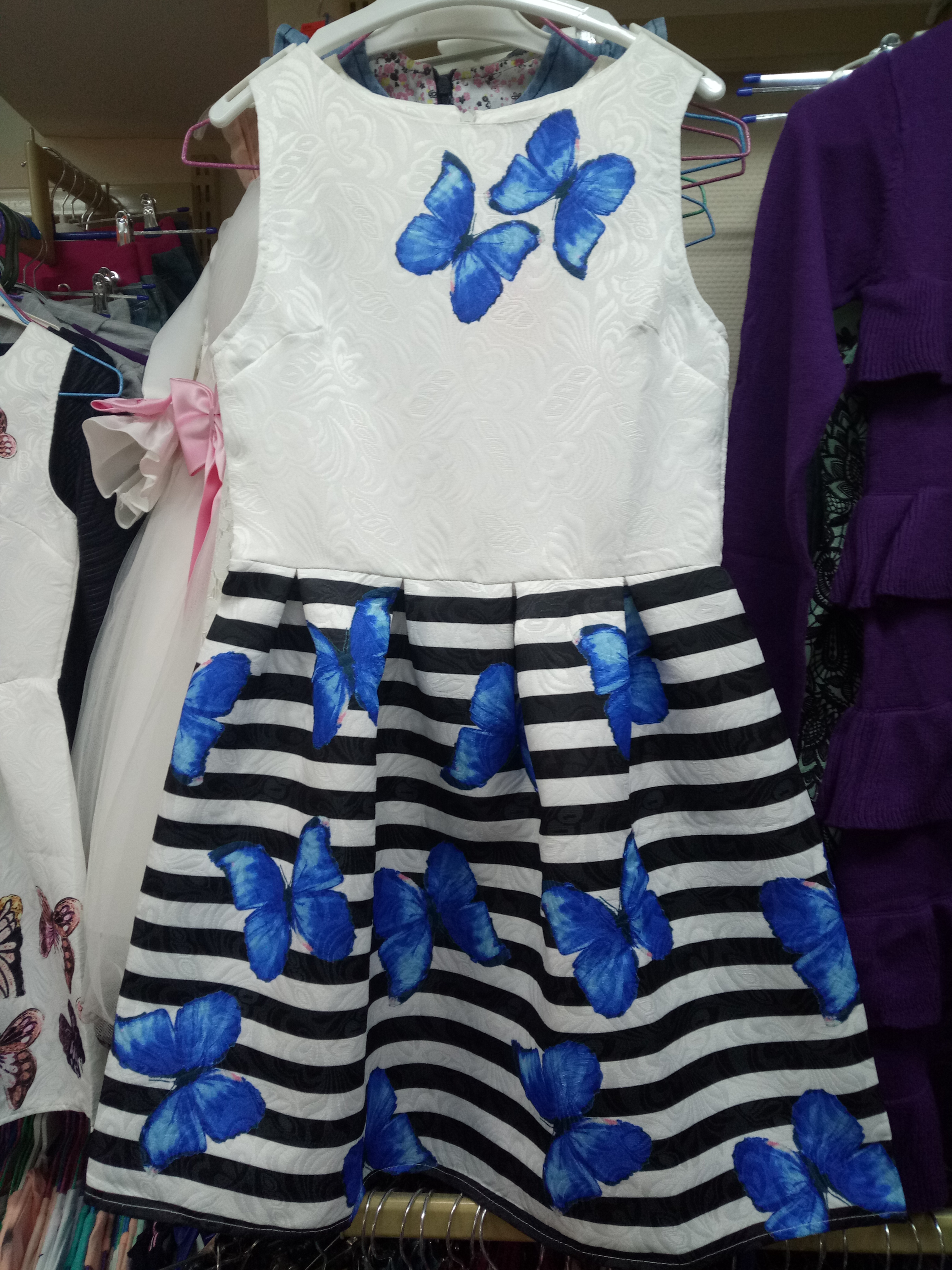 Пристрой платьев на большеньких девочек, ближайшая раздача 10.12.2017 любой ЦР Пристрой платьев на большеньких девочек, ближайшая раздача 10.12.2017 любой ЦР