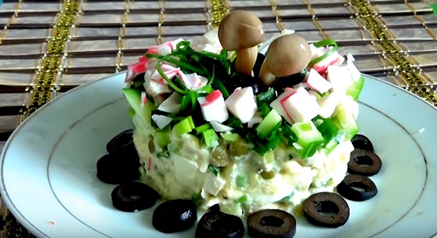 Салат из крабовых палочек и 17 вариантов приготовления Салат из крабовых палочек и 17 вариантов приготовления