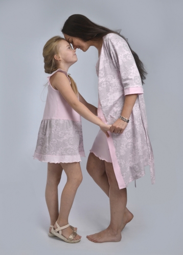 Одежда для дома и сна. Ночные сорочки, пижамы, халаты, топы, майки. Ночные сорочки для девочек - как у мамы, семейный стиль. Низкие цены 01-18 Одежда для дома и сна. Ночные сорочки, пижамы, халаты, топы, майки. Ночные сорочки для девочек - как у мамы, семейный стиль. Низкие цены 01-18