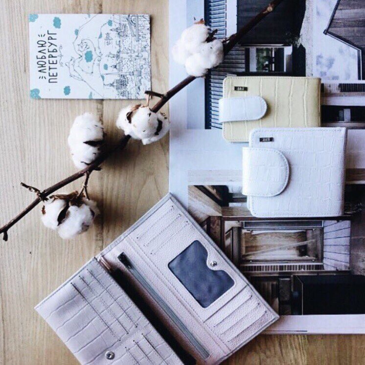 Женские и мужские сумки E*s*s*e. Женские и мужские сумки E*s*s*e.