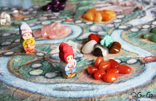 Увлекательная настольная игра ходилка с натуральными самоцветами (61 камень) и деревянными гномиками. Игровое поле - натуральный холст с авторским рисунком. Для детей от 5 лет Увлекательная настольная игра ходилка с натуральными самоцветами (61 камень) и деревянными гномиками. Игровое поле - натуральный холст с авторским рисунком. Для детей от 5 лет