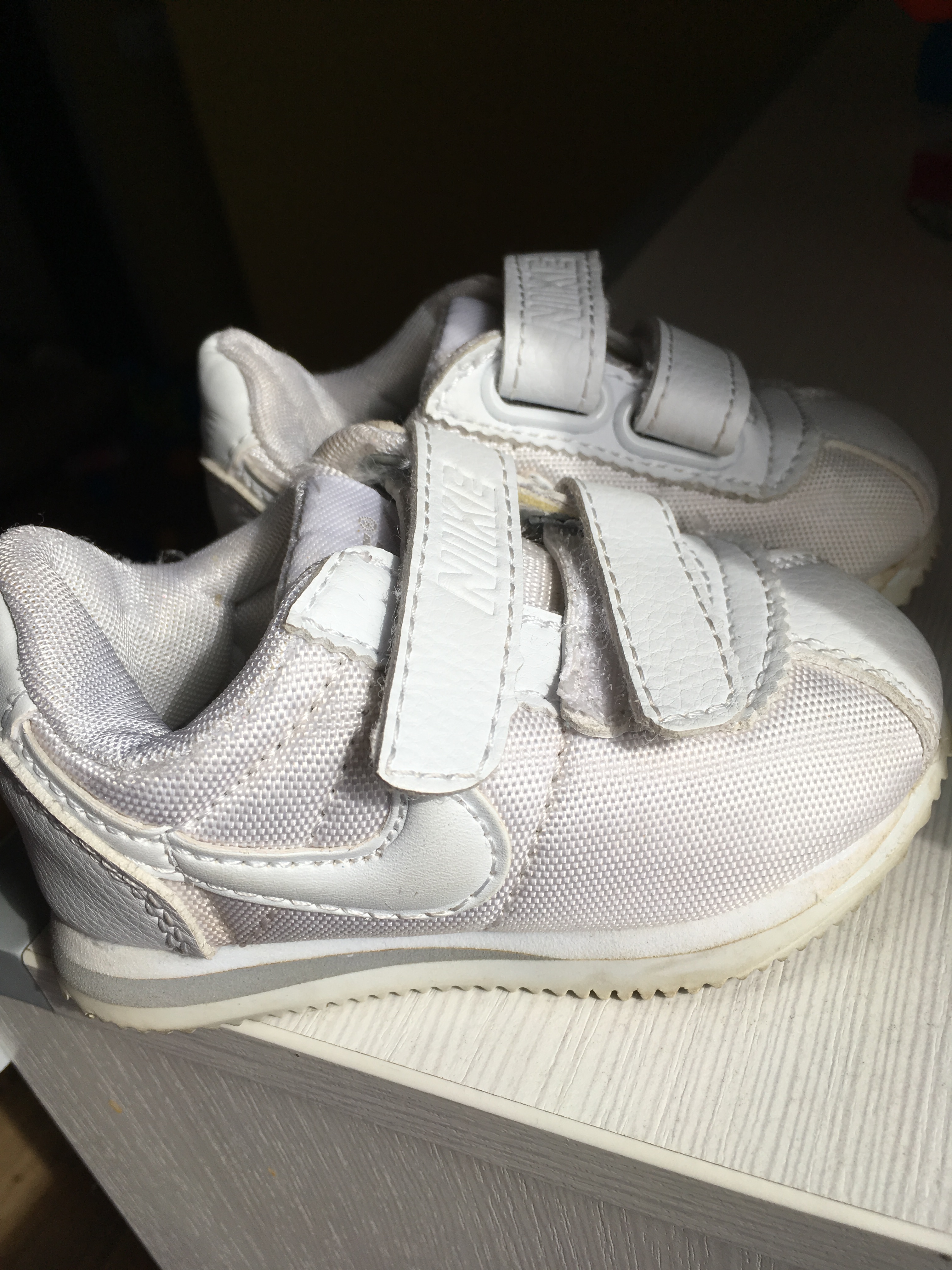 Кроссовки стелька 11 см, на непухлую ножку до 10,5 см, цена 700 руб Кроссовки стелька 11 см, на непухлую ножку до 10,5 см, цена 700 руб