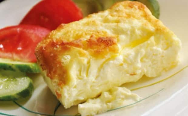Самый вкусный и пышный омлет с молоком и яйцом на завтрак Самый вкусный и пышный омлет с молоком и яйцом на завтрак