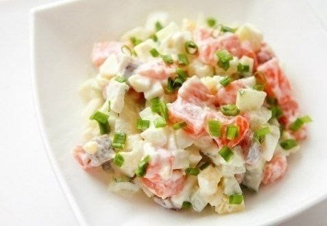Салат с семгой и огурцами Салат с семгой и огурцами