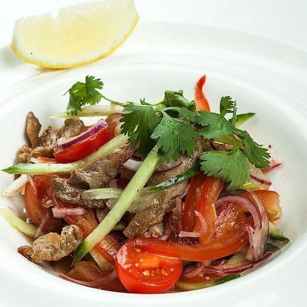 Салат из говядины и помидоров Салат из говядины и помидоров