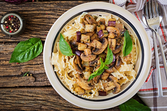 МАКАРОНЫ С ГРИБАМИ И БАКЛАЖАНАМИ МАКАРОНЫ С ГРИБАМИ И БАКЛАЖАНАМИ