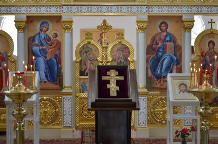 Cпаси, Господи, люди Твоя, и благослови достояние Твое, победы на сопротивныя даруя, и Твое сохраняя Крестом Твоим жительство. Cпаси, Господи, люди Твоя, и благослови достояние Твое, победы на сопротивныя даруя, и Твое сохраняя Крестом Твоим жительство.