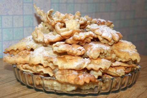 Хворост Кош-теле - в переводе на русский означает *птичью язычки*)) Прямо тает во рту! Мммм.... Хворост Кош-теле - в переводе на русский означает *птичью язычки*)) Прямо тает во рту! Мммм....