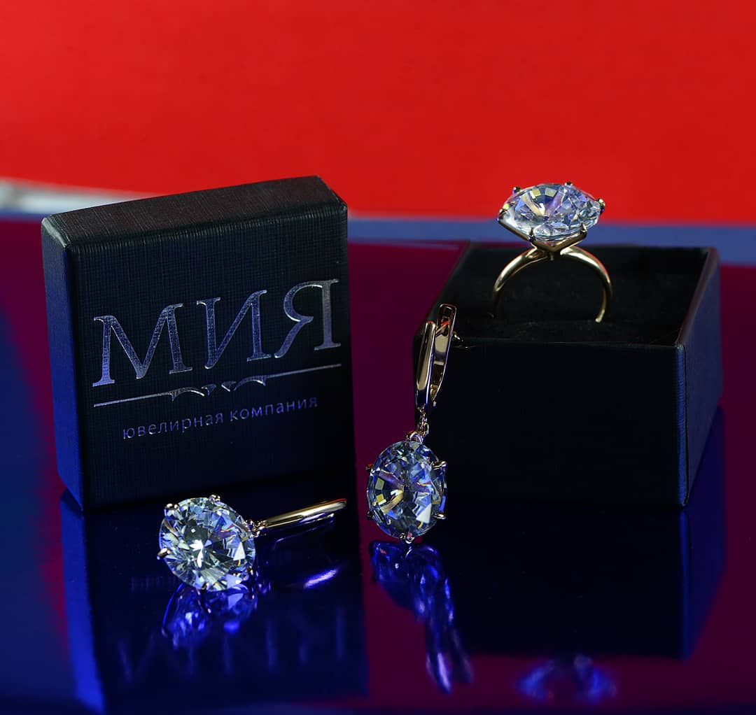 Ювелирные изделия из серебра 925 пробы от российского производителя. Украшения высокого качества, отвечающие всем тенденциям моды, эксклюзивные комплекты. Индивидуальный подход к каждому заказу. Ювелирные изделия из серебра 925 пробы от российского производителя. Украшения высокого качества, отвечающие всем тенденциям моды, эксклюзивные комплекты. Индивидуальный подход к каждому заказу.