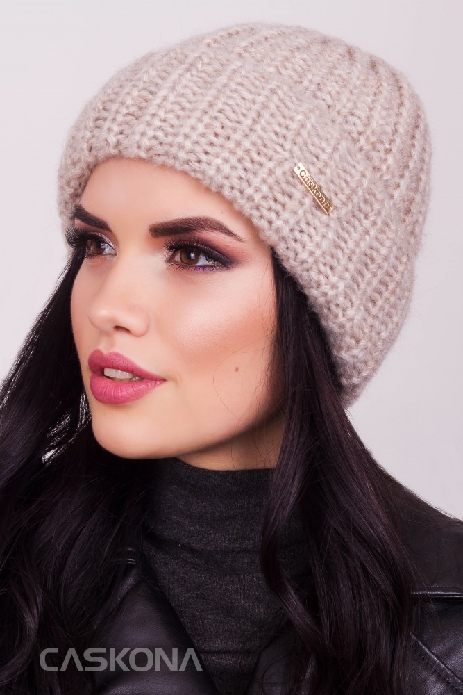 К нам едет вот такая шапочка! Кто еще без головного убора? К нам едет вот такая шапочка! Кто еще без головного убора?