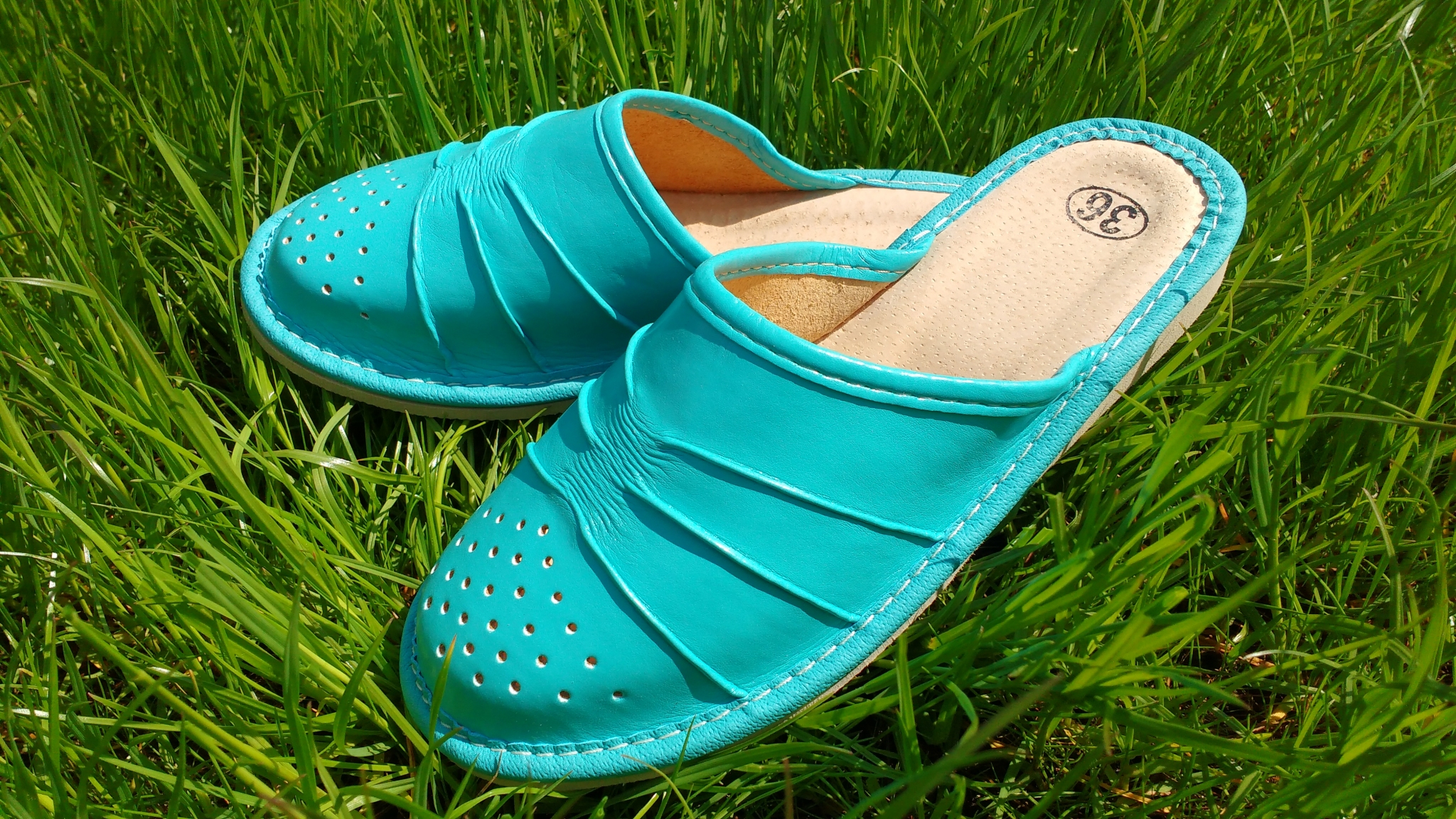 Красивые и комфортные тапочки из натуральных материалов. Стельки с анатомическим профилем обеспечат отдых Вашим ножкам! Без рядов! Выкуп 21. Много новинок + любимые модельки в новых расцветках! Красивые и комфортные тапочки из натуральных материалов. Стельки с анатомическим профилем обеспечат отдых Вашим ножкам! Без рядов! Выкуп 21. Много новинок + любимые модельки в новых расцветках!