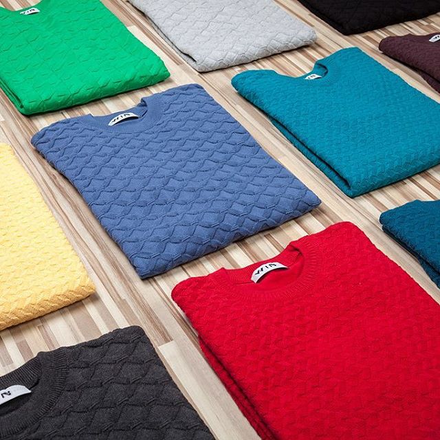 Дарите волшебство любимым! Трикотаж для всей семьи-16. Сказочные свитера с оленями и скандинавскими узорами. Уютные шапочки, забавные носочки и неподражаемые футболки с принтами от Васи Ложкина. Бронирую! Дарите волшебство любимым! Трикотаж для всей семьи-16. Сказочные свитера с оленями и скандинавскими узорами. Уютные шапочки, забавные носочки и неподражаемые футболки с принтами от Васи Ложкина. Бронирую!