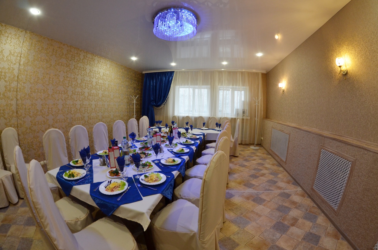 VIP-зал на 25 гостей; для тех, кто отмечает торжественное событие в семейном кругу. Успейте забронировать Ваш день VIP-зал на 25 гостей; для тех, кто отмечает торжественное событие в семейном кругу. Успейте забронировать Ваш день