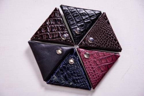 В пристрое кожаные монетницы! 109 руб с оргсбором В пристрое кожаные монетницы! 109 руб с оргсбором