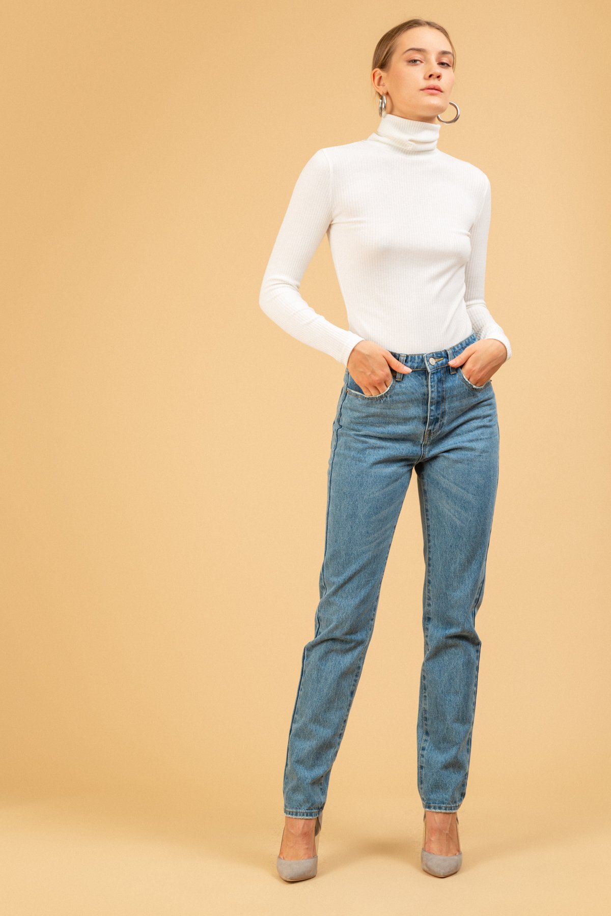 Не знаете что надеть в самый разгар лета? Выбирайте джинсы - это удобно, практично, сочетаются с любым предметом гардероба. А еще - джинсы не бывают актуальными, джинсы бывают только хорошо сидящими Не знаете что надеть в самый разгар лета? Выбирайте джинсы - это удобно, практично, сочетаются с любым предметом гардероба. А еще - джинсы не бывают актуальными, джинсы бывают только хорошо сидящими