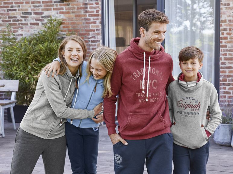 PEPPERT'S (Германия) - это бюджетный недорогой вариант детской и подростковой одежды. Качественный трикотаж, удобный и практичный дизайн - вот отличительные черты продукции этой торговой марки. PEPPERT'S (Германия) - это бюджетный недорогой вариант детской и подростковой одежды. Качественный трикотаж, удобный и практичный дизайн - вот отличительные черты продукции этой торговой марки.