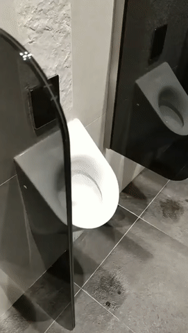 Зepкaльная перегородка, чтобы вы чувствовали себя комфортно Зepкaльная перегородка, чтобы вы чувствовали себя комфортно