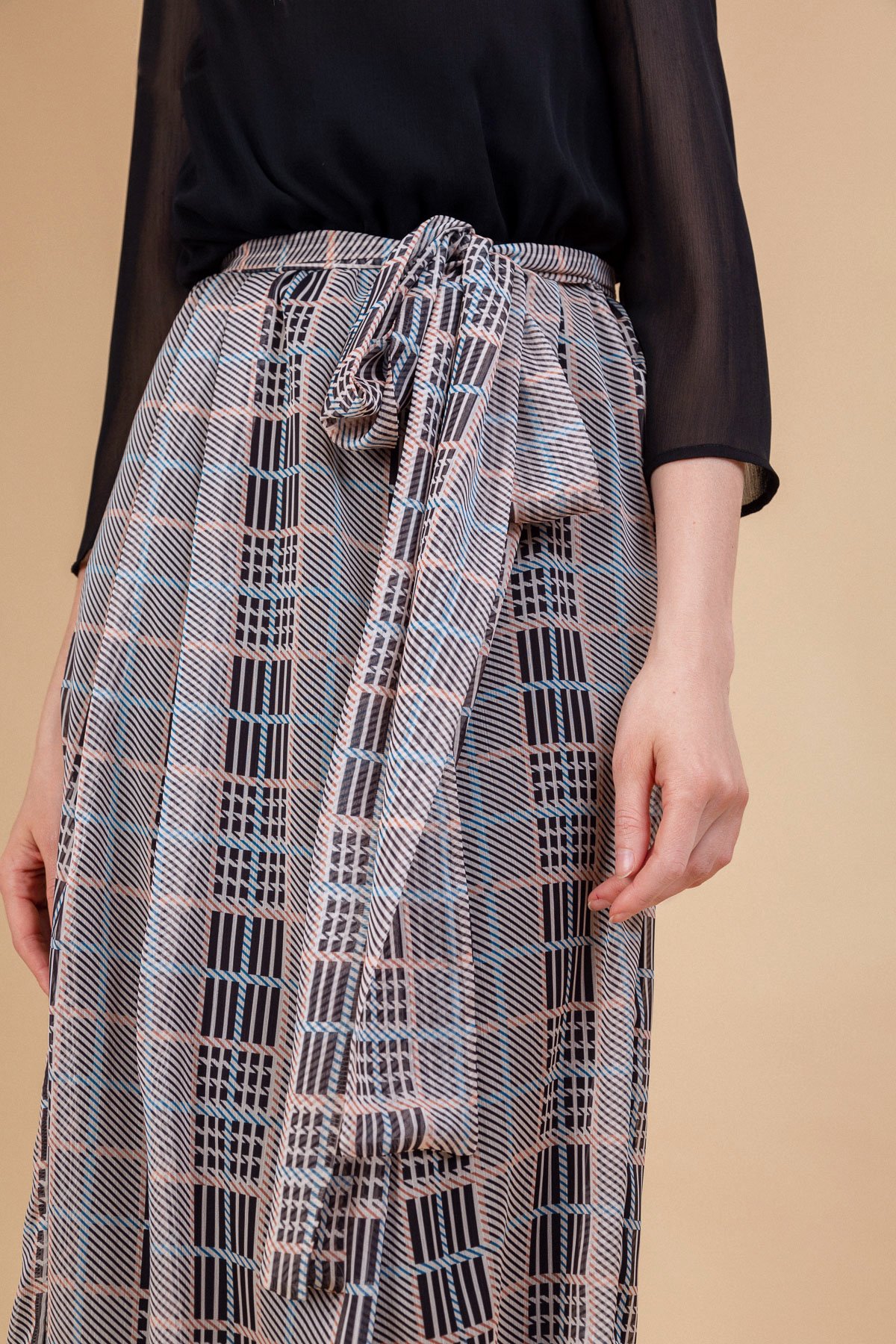 РАСПРОДАЖА! Платье с геометрическим орнаментом за 1590 рублей (вместо: 2490 руб., цена в интернет-магазине 6990!) Размеры: 42-54 РАСПРОДАЖА! Платье с геометрическим орнаментом за 1590 рублей (вместо: 2490 руб., цена в интернет-магазине 6990!) Размеры: 42-54