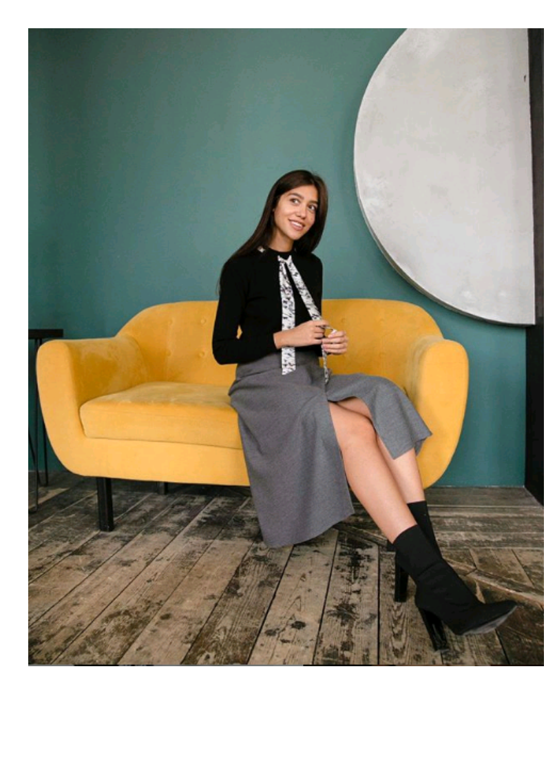 Беспроигрышное стилистическое решение - джемпер и юбка длины миди. Беспроигрышное стилистическое решение - джемпер и юбка длины миди.