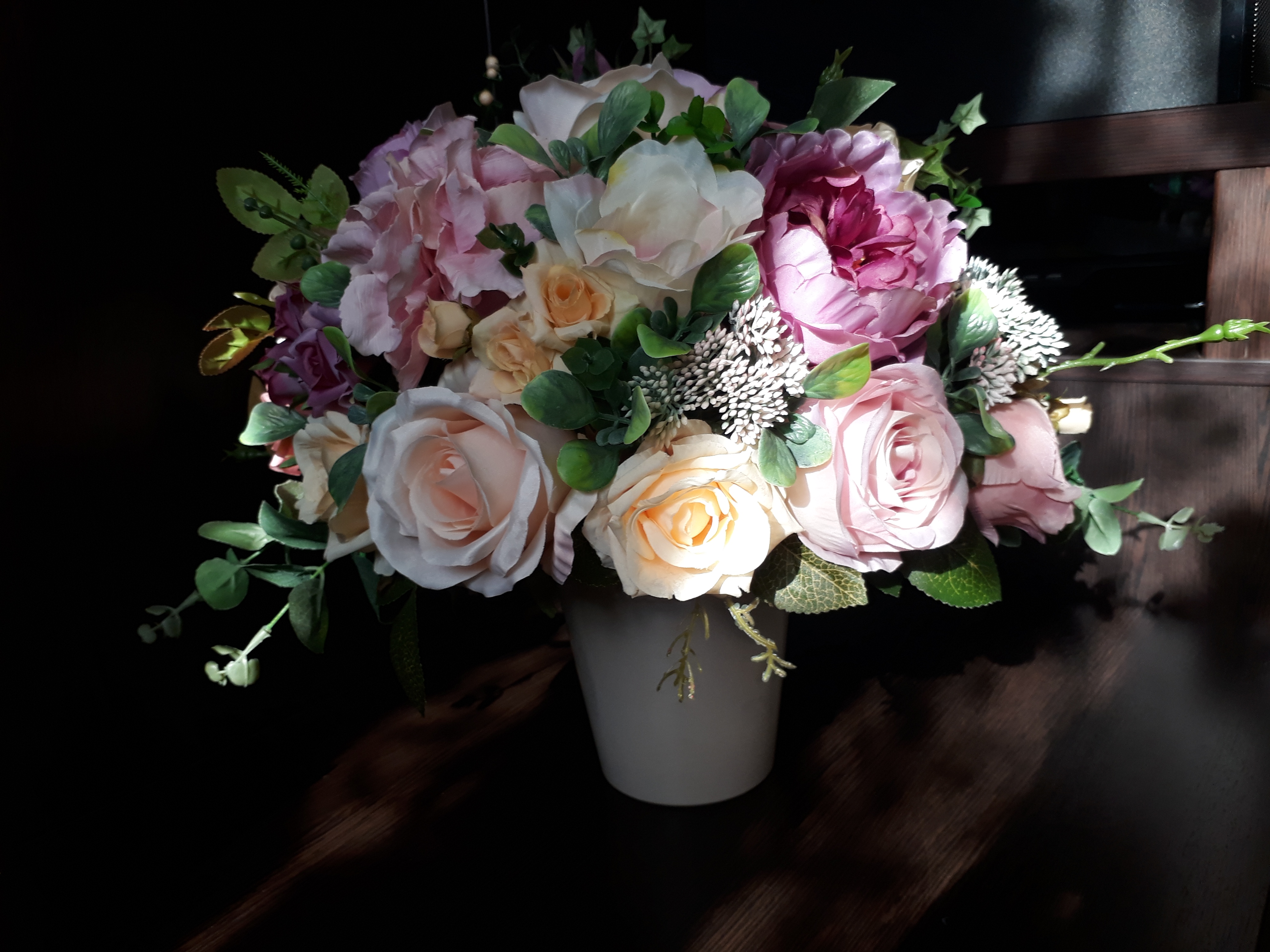 Настольная композиция в керамическом кашпо Настольная композиция в керамическом кашпо